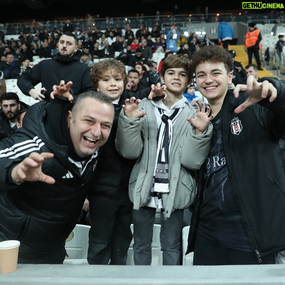Aybars Kartal Özson Instagram - Beşiktaş’ın Maçı Var…◼️◻️ foto @ademkabayell
