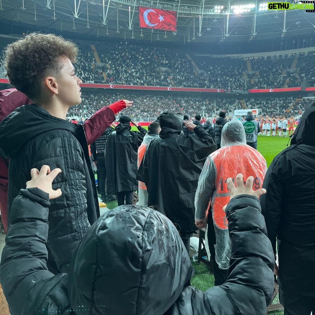 Aybars Kartal Özson - 9.7K Likes - Beşiktaş’ın Maçı Var…◾️◽️