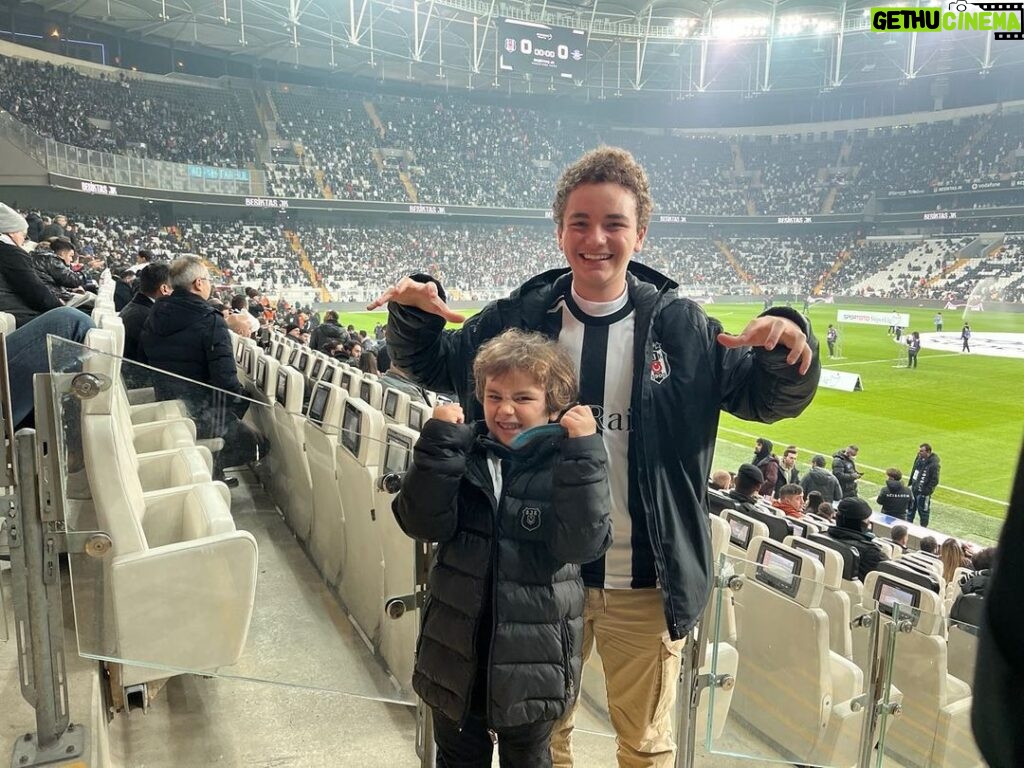 Aybars Kartal Özson Instagram - 🦅 anlayamaz kimse bu aşkı … Çünkü Beşiktaş ın Maçı var…◼️◻️