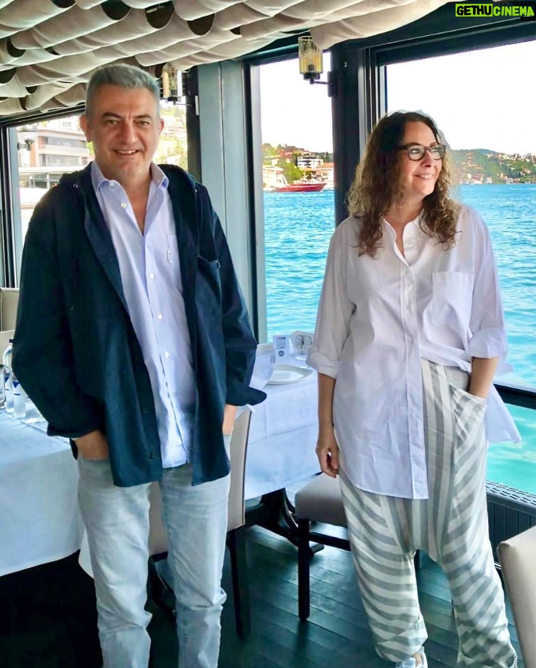 Ayda Aksel - 27.5K Likes - Mesafeli bir arkadaşlığımız olduğu doğrudur 😃
