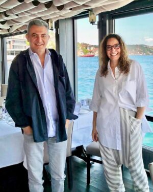 Ayda Aksel Instagram - Mesafeli bir arkadaşlığımız olduğu doğrudur 😃