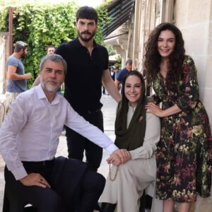 Ayda Aksel Instagram - Böyle güzel insanlarla kötü bir iş yapmak mümkün mü 😊❤️