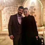 Ayda Aksel Instagram – Akıncığım, canım oğlum, torunum işte bu fotoğrafla üçledik. Umarım yeniden buluşur, güzel sahnelere imza atarız. Yolun açık olsun 🙏🏻