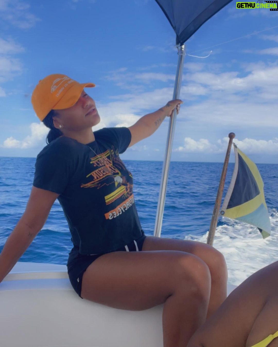 Ayesha Curry Instagram - Grounding 🇯🇲