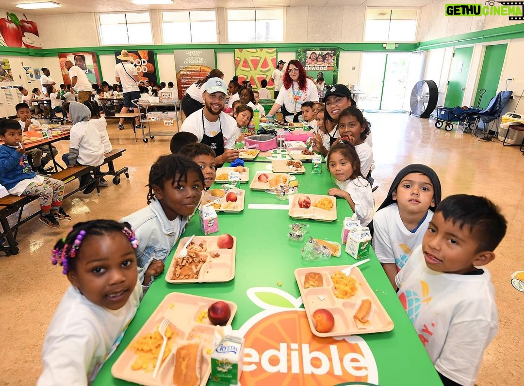 Ayesha Curry Instagram - What an incredible day in Oakland celebrating with the students and community of @lockwood_steam_academy as we revealed their new schoolyard—two new mini soccer pitches, multi-sport courts, and kid-designed play structures, plus a nature exploration area, incredible murals, and a Little Town Library. Not sure who had more fun, the students or us! We also had the chance to announce @eatlearnplay’s ambitious new effort to transform the school experience for a generation of Oakland students. We are committed to raising and investing $50 million+ by the end of the 2025-2026 school year to have the most significant possible impact on kids in our community across all three pillars of our work. Thank you to our dedicated community of partners and volunteers who supported the event including @Kaboom, @ousdnews, the Bhusri family, @ACCFB, @ckoakland, @oaklitcoalition, @oaklandgenesis, @oaklandroots, @coachbrandonpayne, @djdsharp, @sportcourtnorcal, @currybrand and @underarmour. 📷: @noahgphotos/@gettyimages,@desmondcharlesphoto