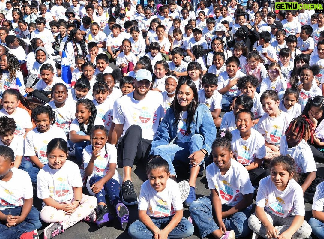 Ayesha Curry Instagram - What an incredible day in Oakland celebrating with the students and community of @lockwood_steam_academy as we revealed their new schoolyard—two new mini soccer pitches, multi-sport courts, and kid-designed play structures, plus a nature exploration area, incredible murals, and a Little Town Library. Not sure who had more fun, the students or us! We also had the chance to announce @eatlearnplay’s ambitious new effort to transform the school experience for a generation of Oakland students. We are committed to raising and investing $50 million+ by the end of the 2025-2026 school year to have the most significant possible impact on kids in our community across all three pillars of our work. Thank you to our dedicated community of partners and volunteers who supported the event including @Kaboom, @ousdnews, the Bhusri family, @ACCFB, @ckoakland, @oaklitcoalition, @oaklandgenesis, @oaklandroots, @coachbrandonpayne, @djdsharp, @sportcourtnorcal, @currybrand and @underarmour. 📷: @noahgphotos/@gettyimages,@desmondcharlesphoto