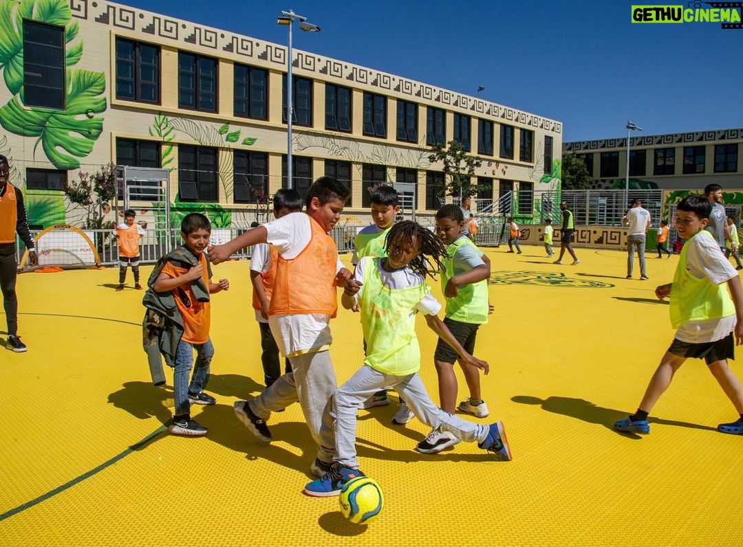 Ayesha Curry Instagram - What an incredible day in Oakland celebrating with the students and community of @lockwood_steam_academy as we revealed their new schoolyard—two new mini soccer pitches, multi-sport courts, and kid-designed play structures, plus a nature exploration area, incredible murals, and a Little Town Library. Not sure who had more fun, the students or us! We also had the chance to announce @eatlearnplay’s ambitious new effort to transform the school experience for a generation of Oakland students. We are committed to raising and investing $50 million+ by the end of the 2025-2026 school year to have the most significant possible impact on kids in our community across all three pillars of our work. Thank you to our dedicated community of partners and volunteers who supported the event including @Kaboom, @ousdnews, the Bhusri family, @ACCFB, @ckoakland, @oaklitcoalition, @oaklandgenesis, @oaklandroots, @coachbrandonpayne, @djdsharp, @sportcourtnorcal, @currybrand and @underarmour. 📷: @noahgphotos/@gettyimages,@desmondcharlesphoto