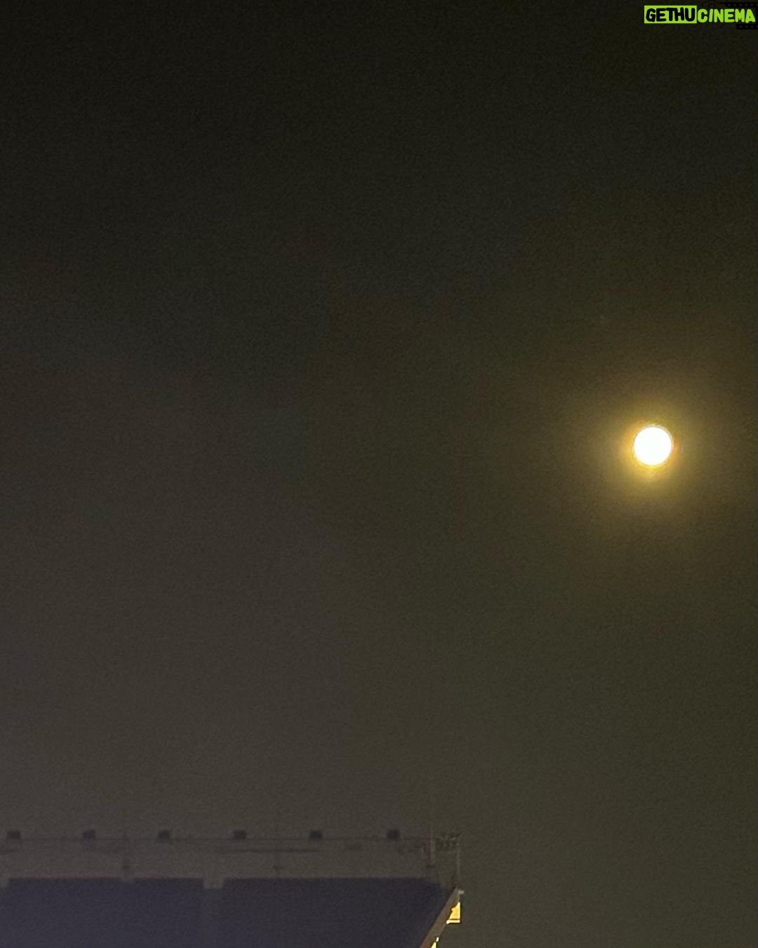 Ayesha Curry Instagram - Blue Super Moon energy. 🌕 📷by Chooch.