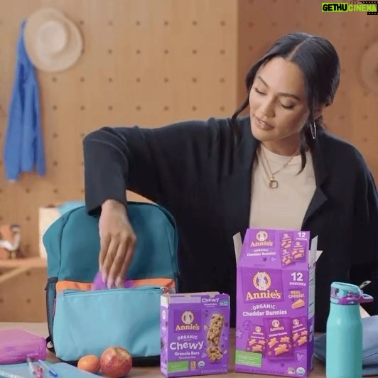Ayesha Curry Instagram - It’s back to school season, and I have the perfect snacks to pack for my kids this year.💜Annie’s snacks are always an easy and delicious pick in my house. What are your favorite Annie’s snacks for your family?!