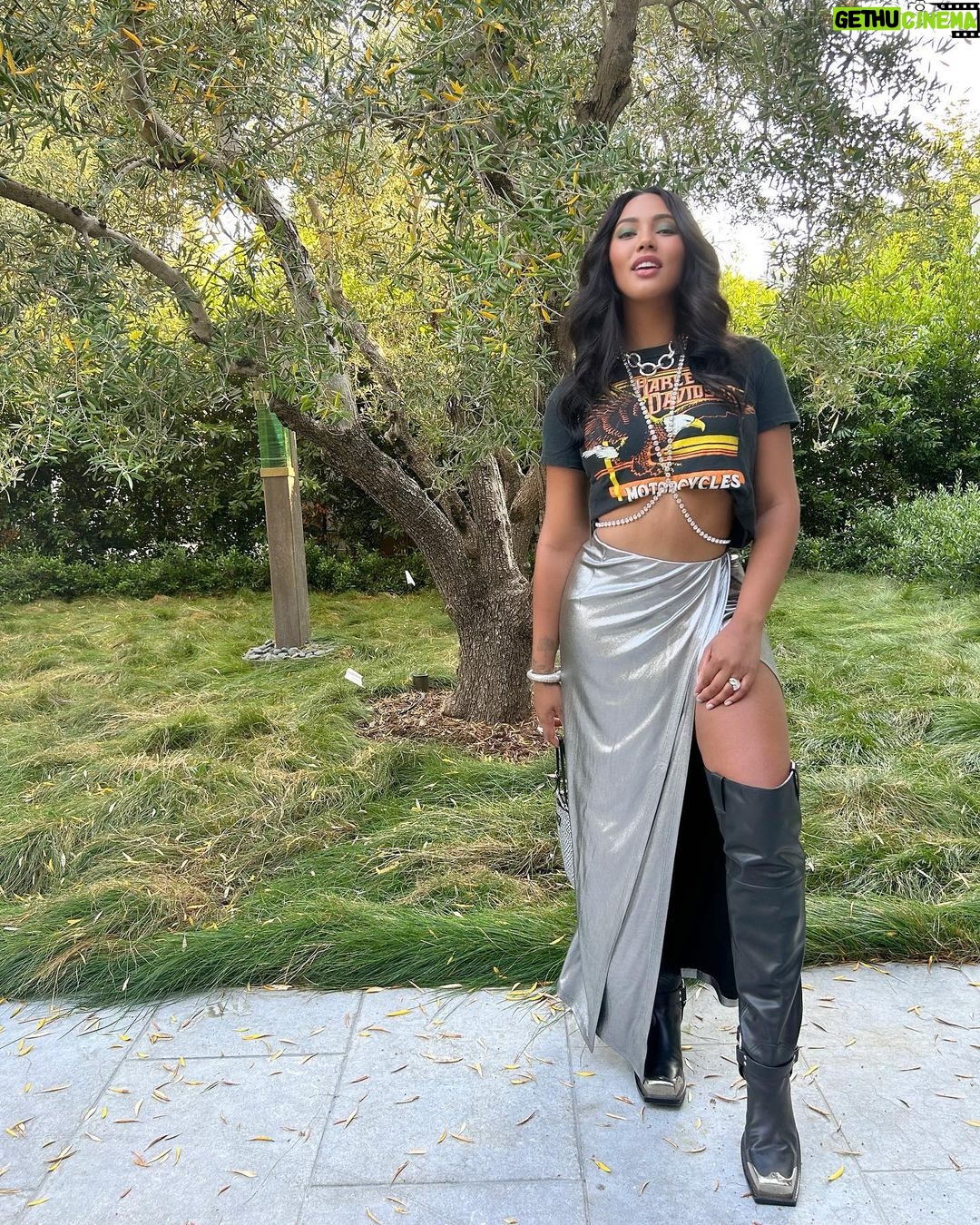Ayesha Curry Instagram - Blue Super Moon energy. 🌕 📷by Chooch.