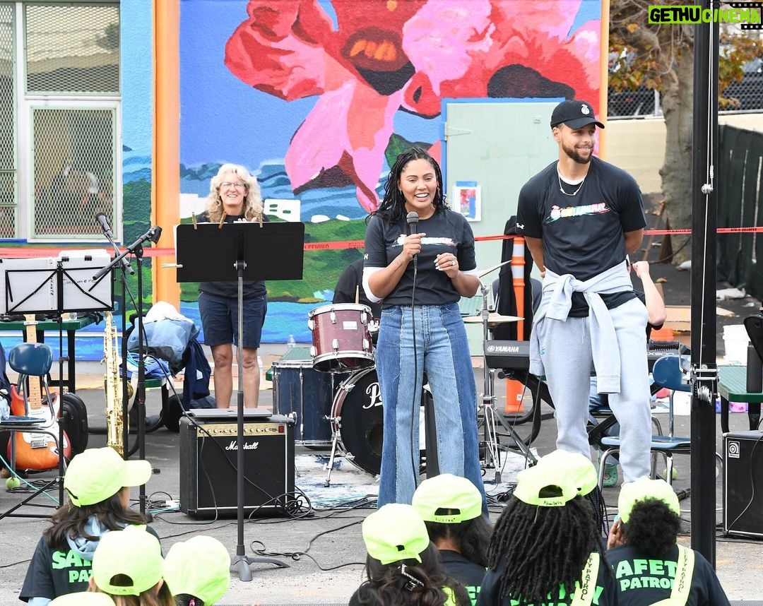 Ayesha Curry Instagram - And that’s a wrap on @eatlearnplay schoolyard builds for 2023! We finished our sixth and final build of the year this week with the awesome community at Laurel Elementary in #Oakland. Thanks to our incredible partners @kaboom and @ousdnews, the continued generous support of the Bhusri family, and our entire community of volunteers and supporters, the @laurellions now have a new kid-designed play structure, 2 multi-sport courts, nature exploration area, 22 newly planted trees, and beautiful murals. These six new schoolyards mean that nearly 3,000 students will have high-quality, safe, joyful places to play and be active, and this is just the beginning! Over the next three years, Eat. Learn. Play. will complete 25 schoolyards at Oakland elementary schools as part of our commitment to bring additional resources and support to Oakland students. We got you, Oakland!