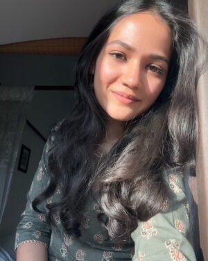 Ayesha Kaduskar Instagram - ☀️