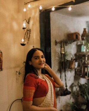 Ayesha Kaduskar Instagram - forever clumsy 🥴