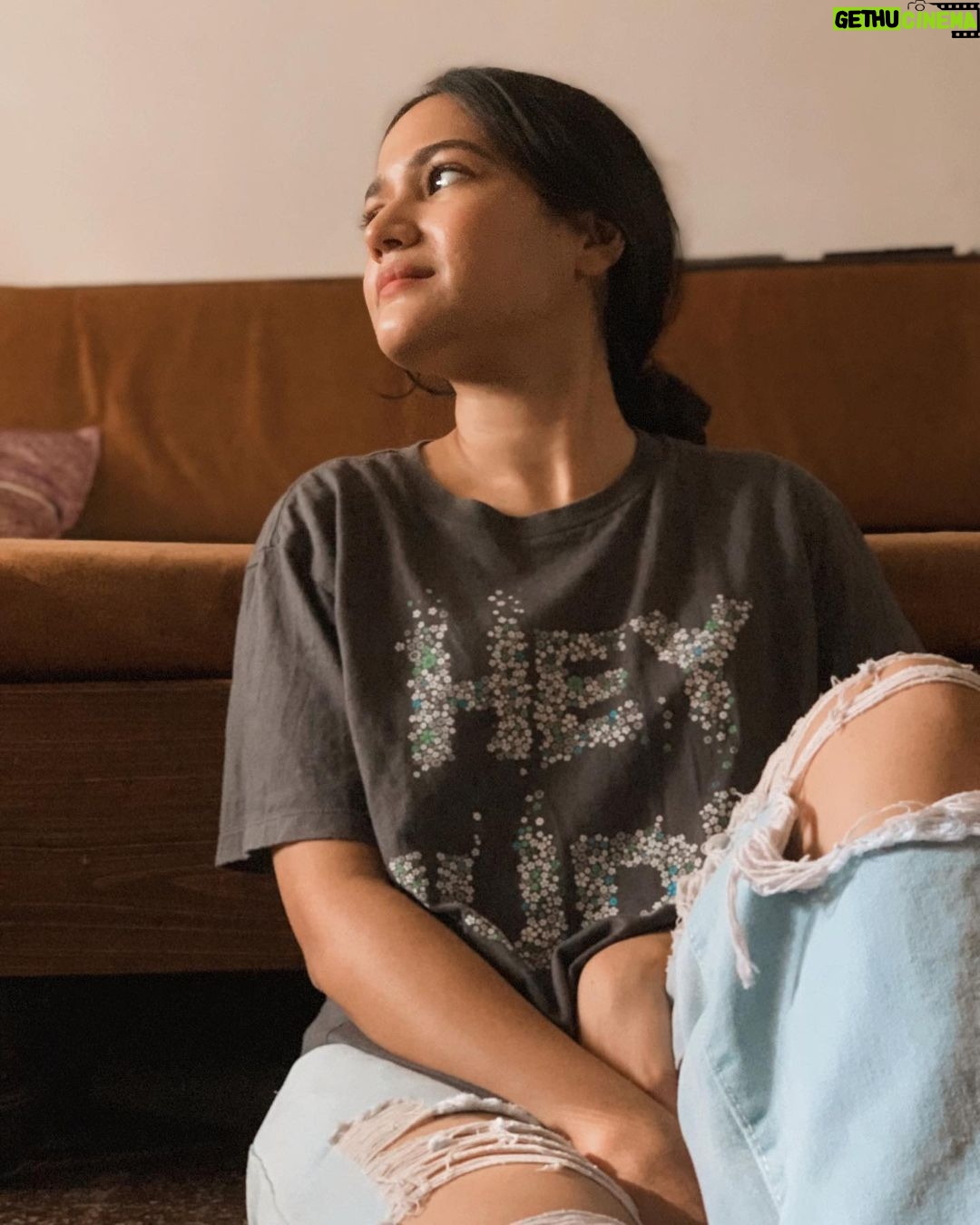 Ayesha Kaduskar Instagram - don’t carry the world upon your shoulders :)