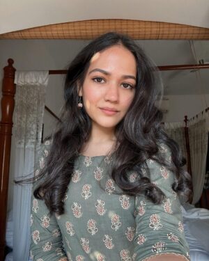 Ayesha Kaduskar Instagram - ☀️