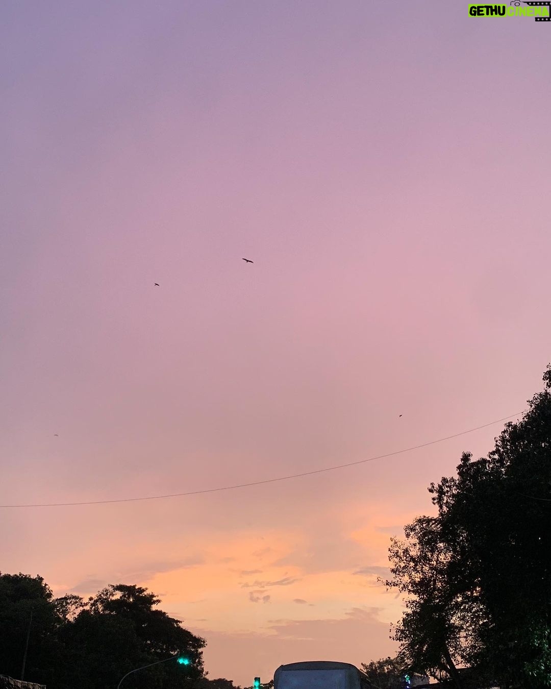Ayesha Kaduskar Instagram - skyfall (no filter, minutes apart)