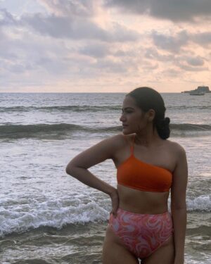 Ayesha Kaduskar Instagram - 🍊☀️