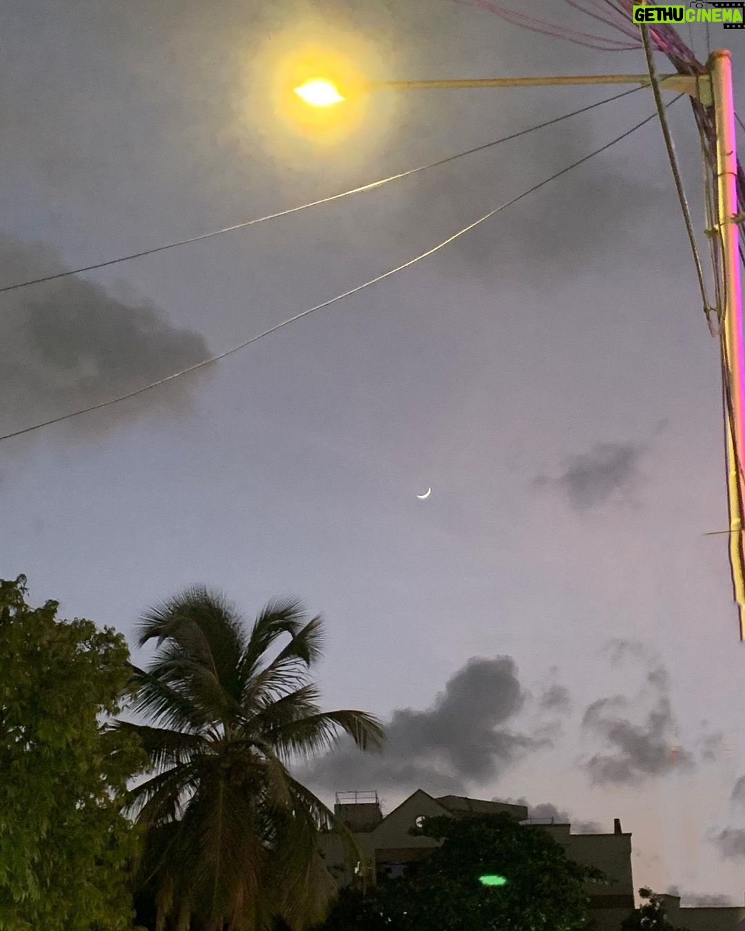 Ayesha Kaduskar Instagram - wish the moon had a zip code, for then I could send her letters