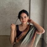 Ayesha Kaduskar Instagram - ही पोरी कोनाची