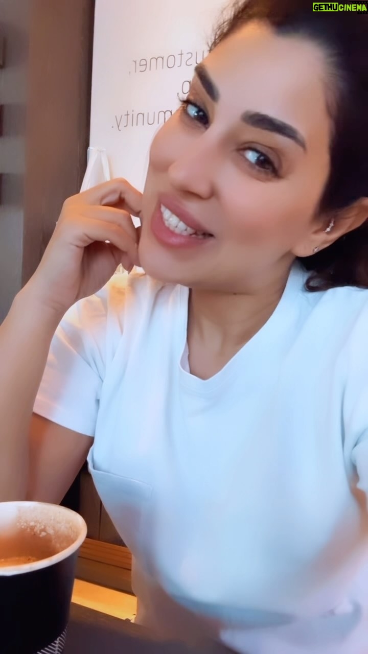 Ayten Amer Instagram - الفلانتين دة أصلا حرام 😂 ، بهزر طبعا يا جماعة ربنا يسعد قلوبكوا و يهنيكوا و يا رب تبقى ايامكوا كلها حب ❤️ Abu Dhabi, United Arab Emirates