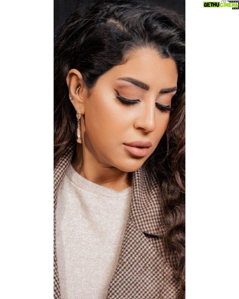Ayten Amer Instagram - 🤎🤎🤎🤎 Makeup by @vebe_haana 📸 @marco_akrm_spot_studio Coat by @jessyfahmydesigns Earring by @naizy_daizy