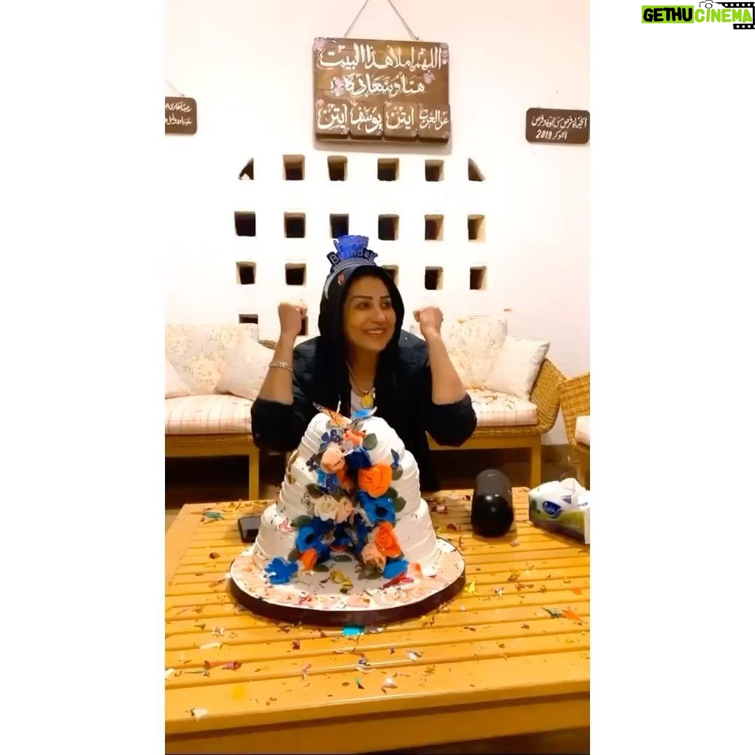 Ayten Amer Instagram - كل سنة و انتى اطيب من اللى قبلها و اجدع و انجح ♥️ بحبك يا فوفو @wafaa3amerofficial 🥳