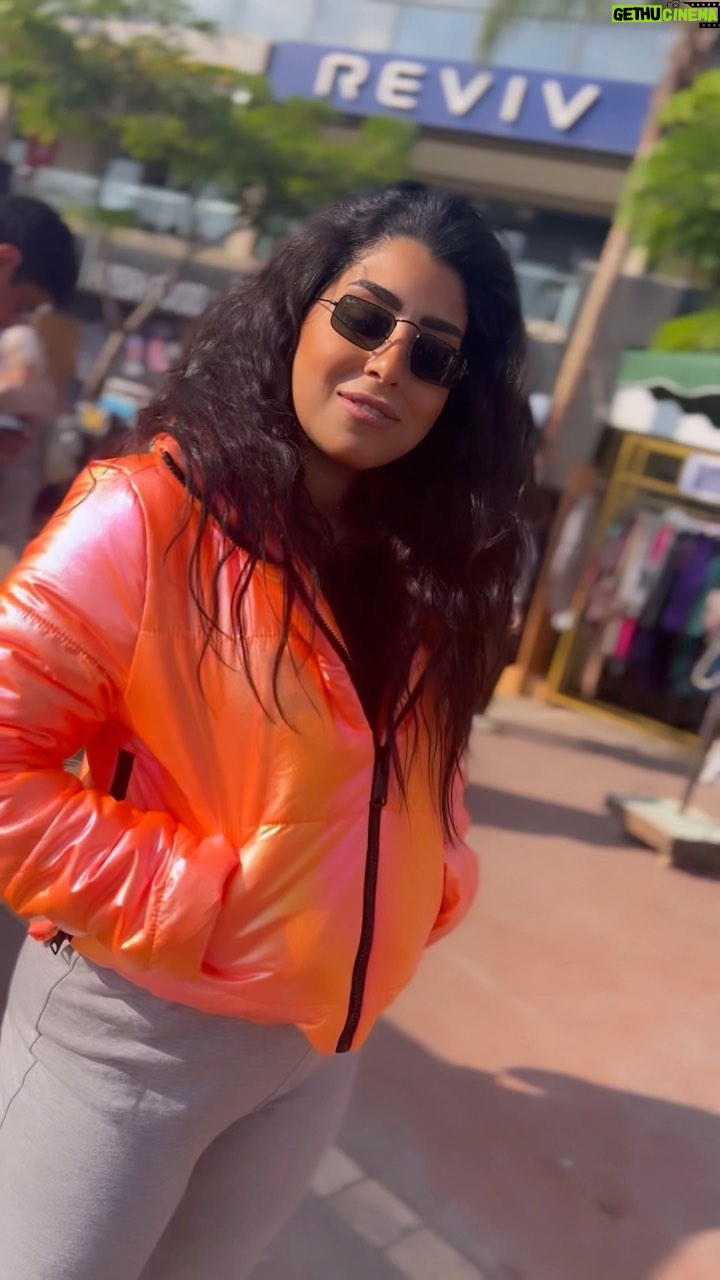 Ayten Amer Instagram - حد عارف انا كنت بقول ايه و انا لابسة الجاكيت الاصفر ؟؟ 🤣 @be_my_guest_shopping bravo Heba el collection To7fa 😍 #fashion #fashionstyle #winterfashion #winteroutfit #aytenamer #ايتن_عامر Street 88