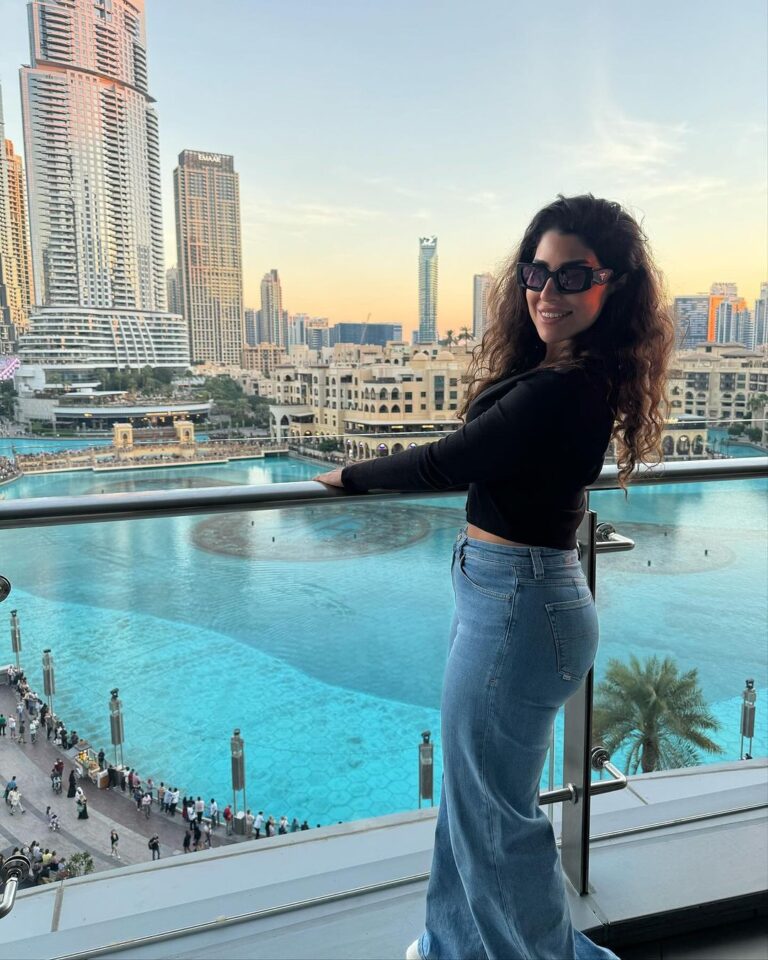 Ayten Amer Instagram - 🖤🖤 Dubai, United Arab Emirates