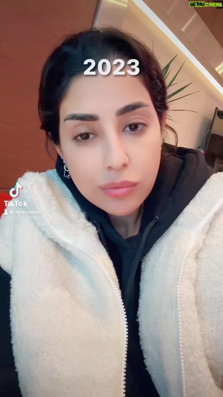 Ayten Amer Instagram - انا كنت مترددة جدا انزل الفيديو دة ، بس قررت انزله . عامةً انا متأكدة انى ححب نفسي فى كل الاشكال و الاعمار و هتفضل روحى ١٩ سنة برضة، روحى مش هتعجز ابدا باذن الله 😂 #ايتن_عامر #مصر #aytenamer #ayten3amer #ايتن Dubai, United Arab Emirates