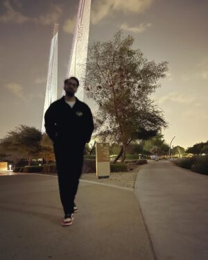 Ayushmann Khurrana Instagram - “Is duniya mein sab kuch chori hota hai, par kitaabein kabhi chori nahi hoti. Kitaabein haq se maangi jaati hain, lautaa dene ke waadey ke saath. Jo kabhi poora nahi hota.” 

Btw where am I? Duniya ke kis kone mein? Kis kitaab ghar mein? Kahan hoon main? #library #music #coffee