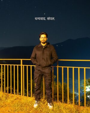 Ayushmann Khurrana Instagram - Witnessed a meteor shower last night in the outskirts of Pune with a curious nerdy fun bunch. Last time we did this was on exactly the same date, six years back, at the wrap party of Andhadhun. Thank you @zameer_manur for this special spatial experience. ✨ 🌌
.
.
📸 @dinesh_ahuja