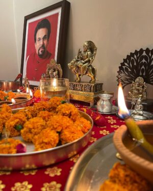 Ayushmann Khurrana Instagram - Happy Diwali from us! 🪔❤️🙏🏽