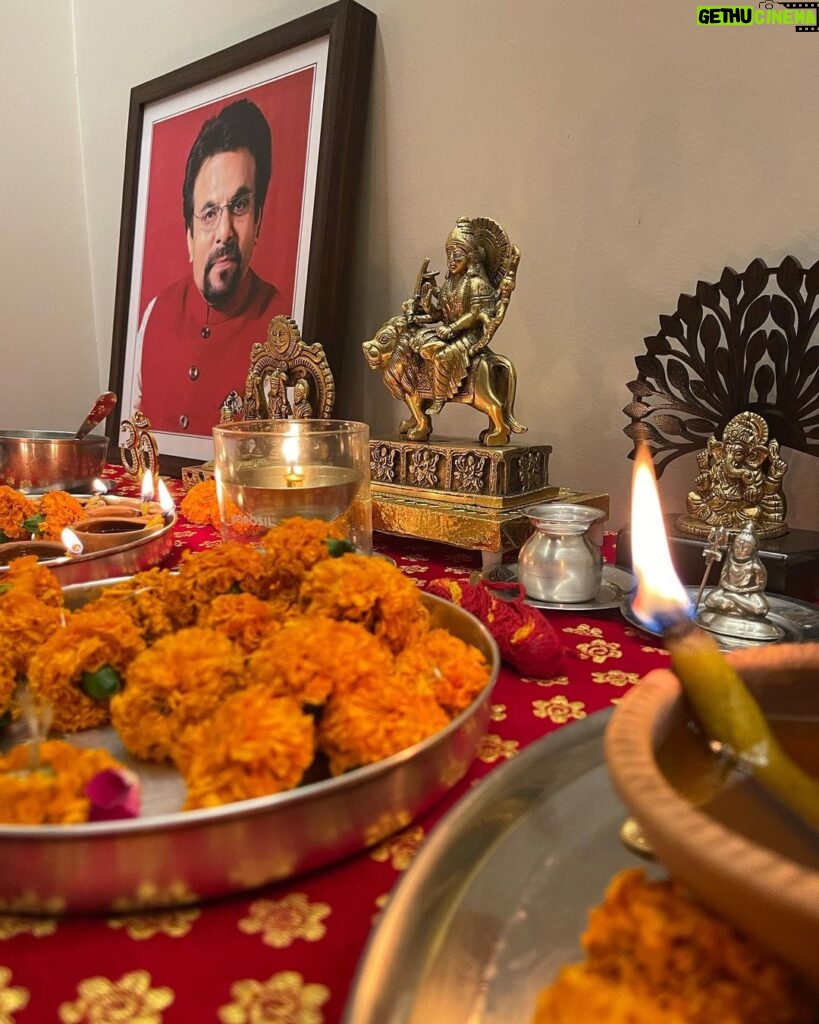 Ayushmann Khurrana Instagram - Happy Diwali from us! 🪔❤️🙏🏽