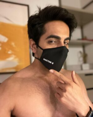 Ayushmann Khurrana Instagram - Doctor G ko ek saal ho gaya. A special film with special people. 🤍 👨‍⚕️ 👩‍⚕️

@rakulpreet @anubhuti_k @shefalishahofficial @sheeba.chadha @ayeshak_ @themadnomaddiaries @JungleePictures @zeemusiccompany