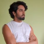 Ayushmann Khurrana Instagram – Ghazal toh sirf raat ko hee suni jaati hai. 🖤