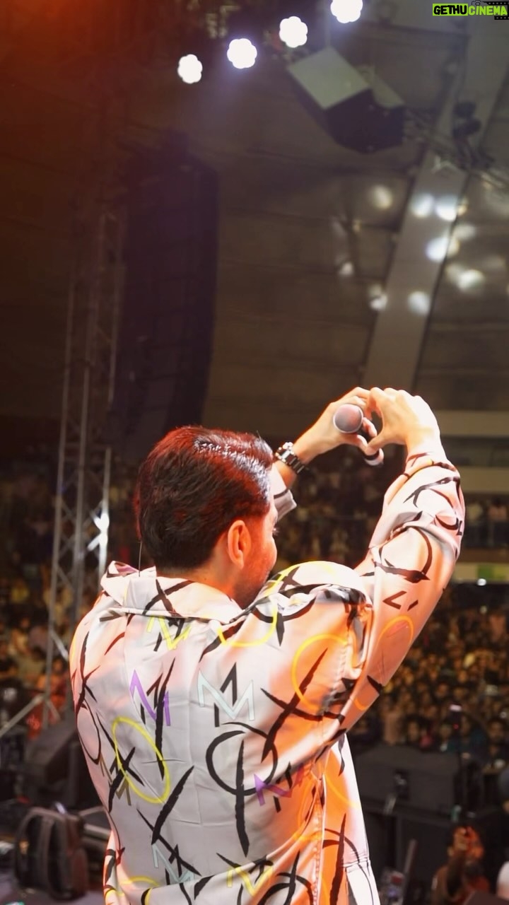 Ayushmann Khurrana Instagram - Delhi, your love is my melody ❤️ On this #WorldGratitudeDay, I want to take this opportunity to thank all of you for always supporting me in every step of this journey. Here’s to countless more magical nights together 🎵✨