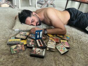 Ayushmann Khurrana Instagram - Hemant. Shamshad. Lata. 
Walkman. Tapes. Nostalgia. Side A. 
Side B. Rewind. Forward. Pause. Stop. Eject. Reel atak gayi. Kahan hai pencil?