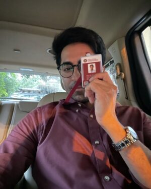 Ayushmann Khurrana Instagram - Doctor G ko ek saal ho gaya. A special film with special people. 🤍 👨‍⚕️ 👩‍⚕️

@rakulpreet @anubhuti_k @shefalishahofficial @sheeba.chadha @ayeshak_ @themadnomaddiaries @JungleePictures @zeemusiccompany