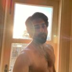 Ayushmann Khurrana Instagram - Main roya tera naam sunke by my sibling @aparshakti_khurana is sick! So is the weather up north. But Mumbai mein toh December mein bhi garmi hai. Can’t wear warm clothes in this tropical climate but wear your core. You are unique. You are a unicorn. 🦄