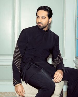 Ayushmann Khurrana Instagram - North mein thodi thand abhi baaqi hai..
