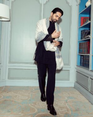 Ayushmann Khurrana Instagram - North mein thodi thand abhi baaqi hai..