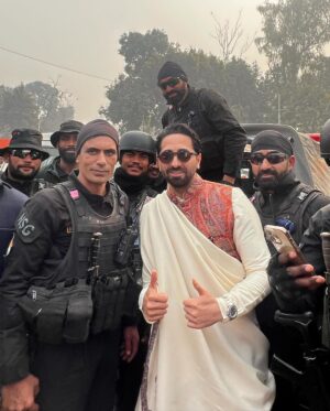 Ayushmann Khurrana Instagram - Honoured to witness the Republic Day Parade on the occasion of India’s 75th Republic Day. Took me back to my childhood days when I used to religiously watch this on Doordarshan every year with my entire family! Feeling incredibly nostalgic. 

Jai Hind! 🇮🇳🫡