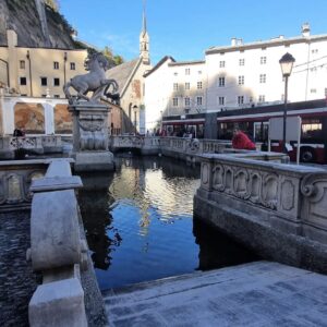 Azer Aydemir Instagram - Salzburg. Austria 🇦🇹 #october #vibes #eurotrip P.S. Salzburq kiçik nağıldır😍