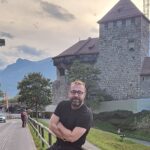 Azer Aydemir Instagram - Vaduz. Liechtenstein 🇱🇮 #cityofdreams #kingdom #october #lichtenstein tenst Vaduz - Principauté de Liechtenstein