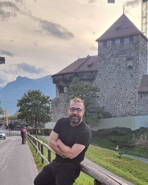 Azer Aydemir Instagram - Vaduz. Liechtenstein 🇱🇮 #cityofdreams #kingdom #october #lichtenstein tenst