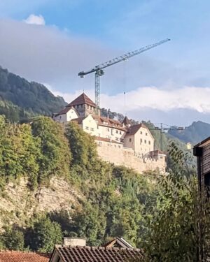 Azer Aydemir Instagram - Vaduz. Liechtenstein 🇱🇮 #cityofdreams #kingdom #october #lichtenstein tenst