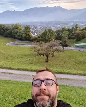 Azer Aydemir Instagram - Vaduz. Liechtenstein 🇱🇮 #cityofdreams #kingdom #october #lichtenstein tenst