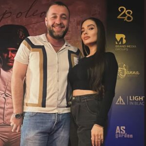 Azer Aydemir Instagram - Bu gün @cinemaplus.aze da "Napoleon" filminin qalasına qatıldıq. @narkahasanova dəvətə görə təşəkkür. Filmə isə əlbəttə söz ola bilməz #joacquinphoenix və #ridleyscott olan yerdə... sadəcə gedib bu tarixi canlı görmək lazımdır. 🍿