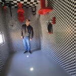 Azer Aydemir Instagram – Divandan yıxılıb, göylərə baxıram…