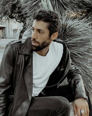 Azim Rizk Instagram - Is that pie??? .
.
.
.
.
.
.
.
.
.
#imhungry #tucson #toohotforthisjacket #110degrees #curlyhair #desert #dessert #pie #snacktime #allsaints #leatherjacket 📸@thndrbolt
